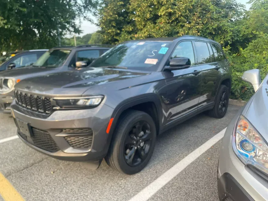 2023 Jeep Grand Cherokee Altitude photo 1