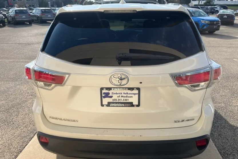 2016 Toyota Highlander XLE photo 1