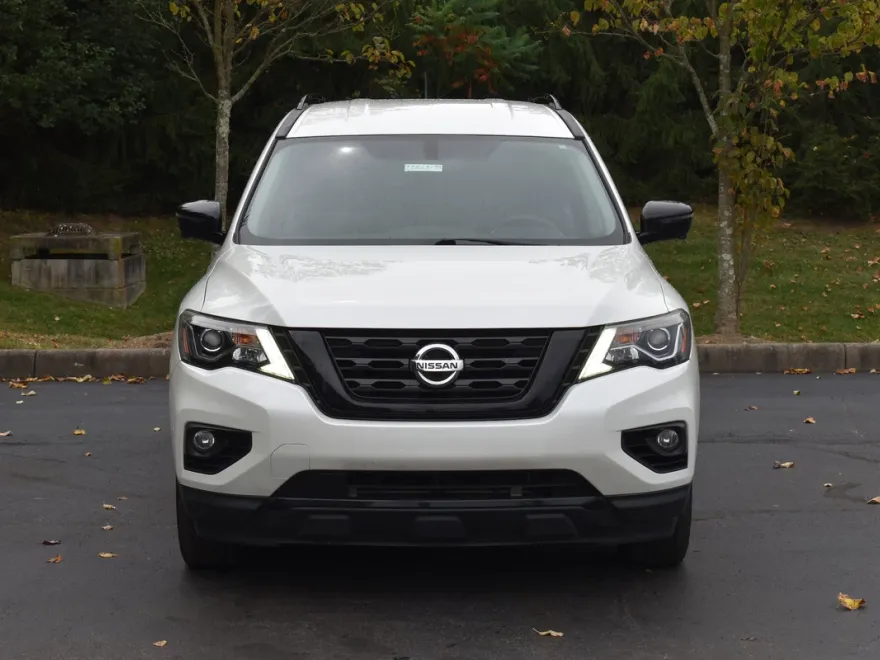 2018 Nissan Pathfinder SL photo 1