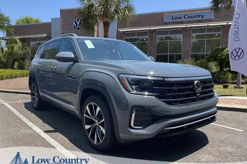2025 Volkswagen Atlas SEL Premium R-Line photo 1