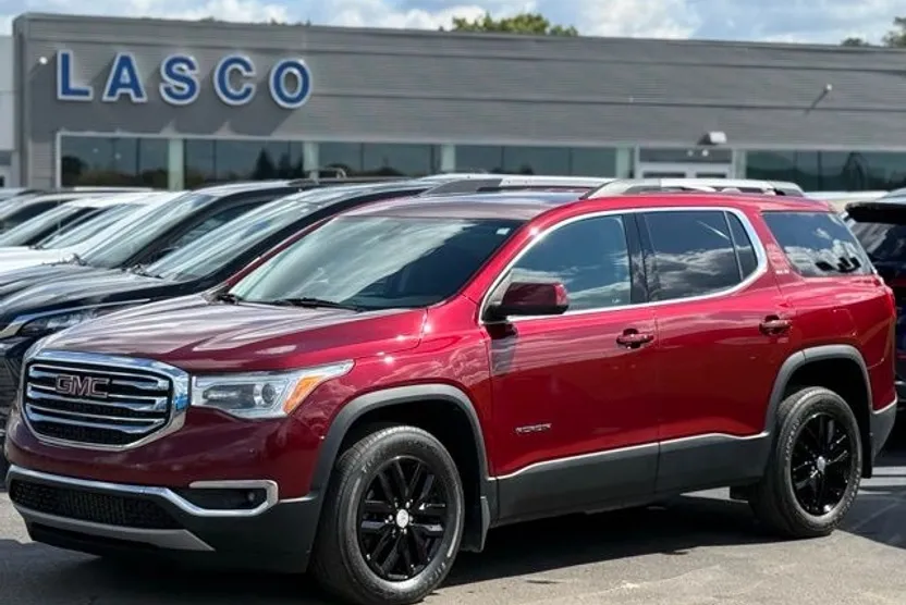 2017 Gmc Acadia SLE photo 1