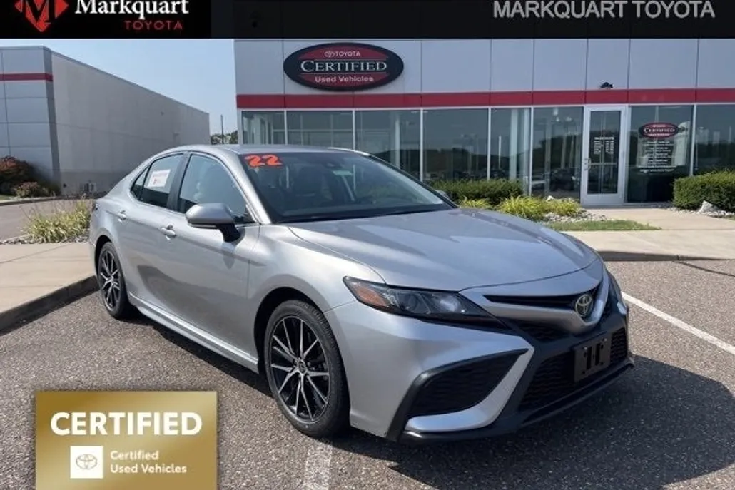 2022 Toyota Camry SE photo 1