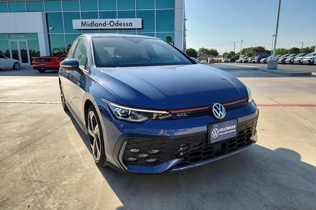 2025 Volkswagen Golf GTI SE photo 1