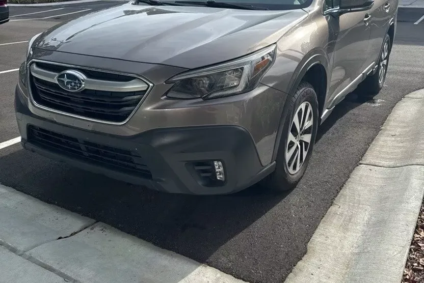 2021 Subaru Outback Premium photo 1