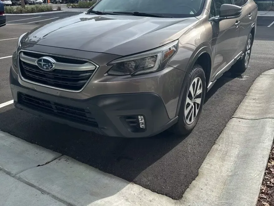 2021 Subaru Outback Premium photo 1