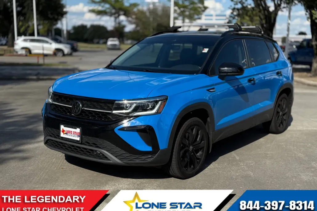 2024 Volkswagen Taos SE photo 1