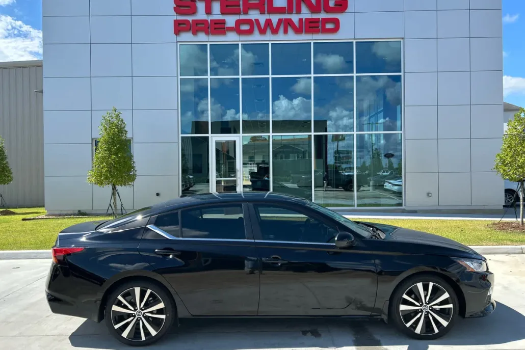 2022 Nissan Altima 2.5 SR photo 1