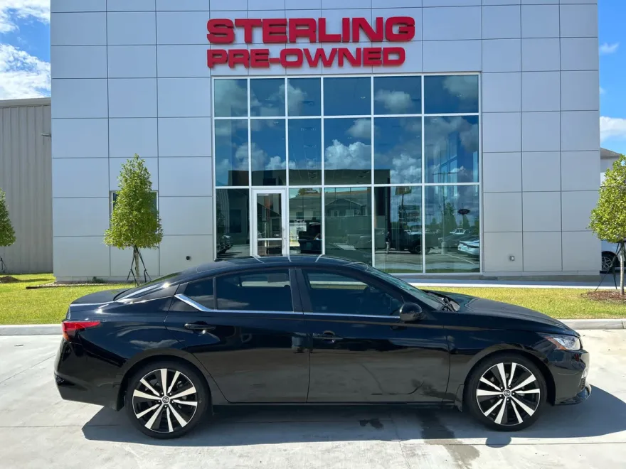 2022 Nissan Altima 2.5 SR photo 1