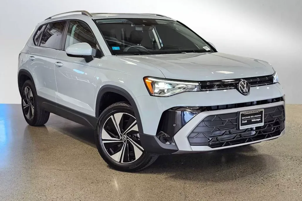 2025 Volkswagen Taos SE photo 1