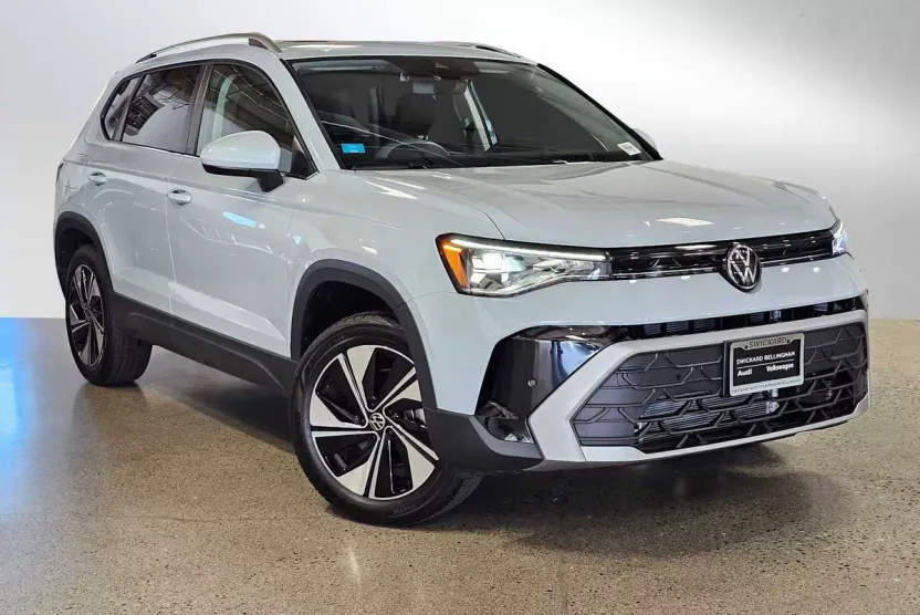2025 Volkswagen Taos SE photo 1