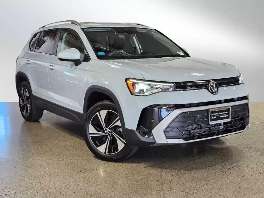 2025 Volkswagen Taos SE photo 1