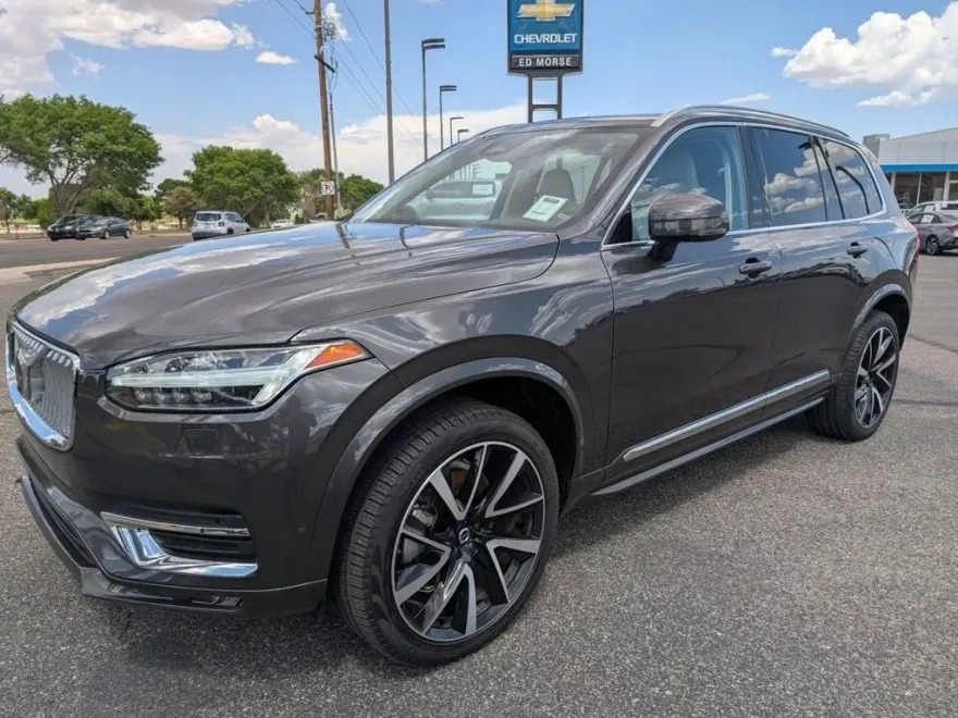 2024 Volvo XC90 B5 AWD Plus photo 1