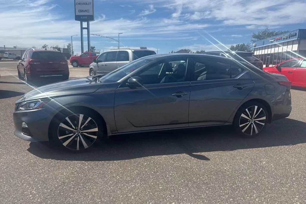 2020 Nissan Altima 2.5 SR photo 1