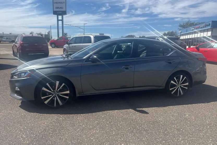 2020 Nissan Altima 2.5 SR photo 1