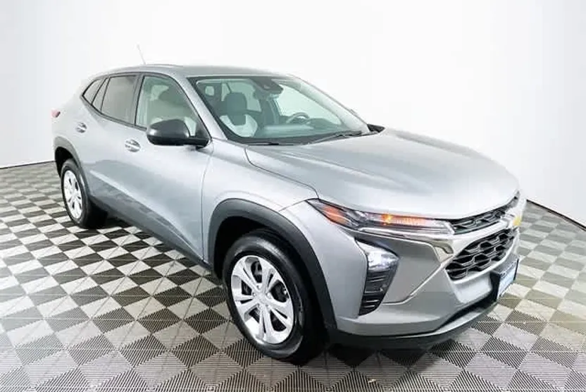 2025 Chevrolet Trax LS photo 1