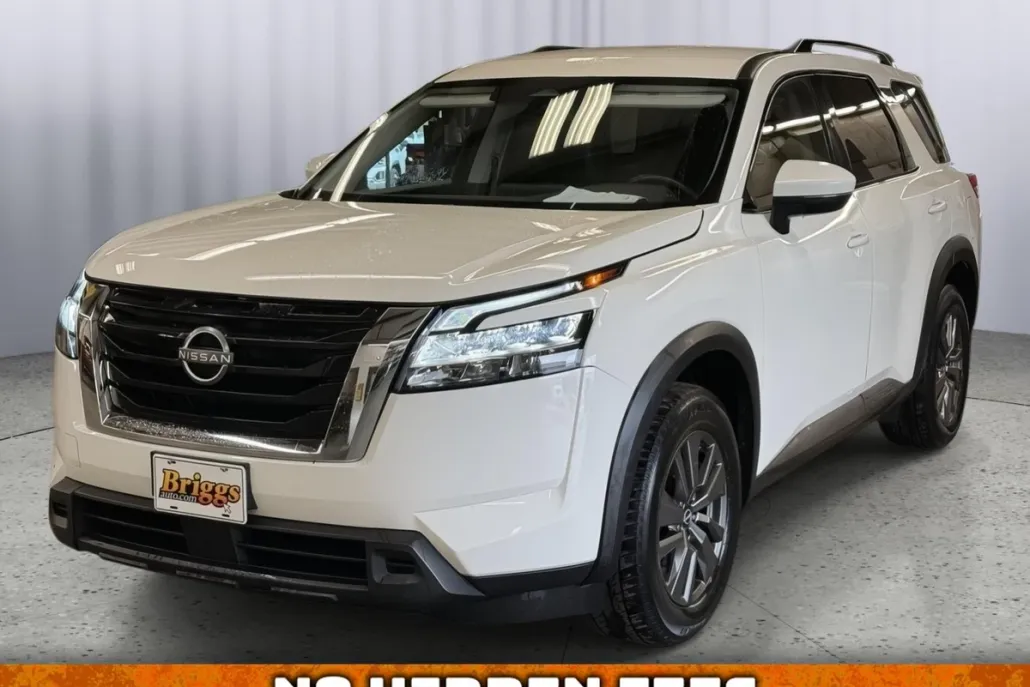 2022 Nissan Pathfinder SV photo 1