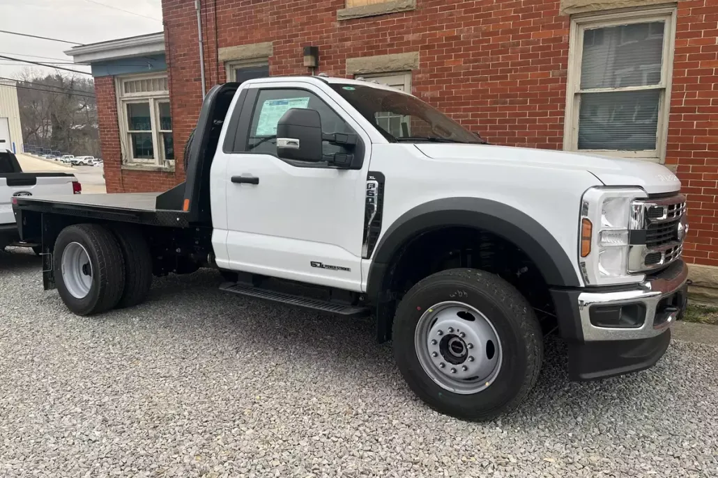 2025 Ford F-600 photo 1