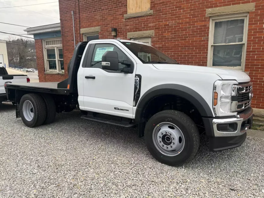 2025 Ford F-600 photo 1