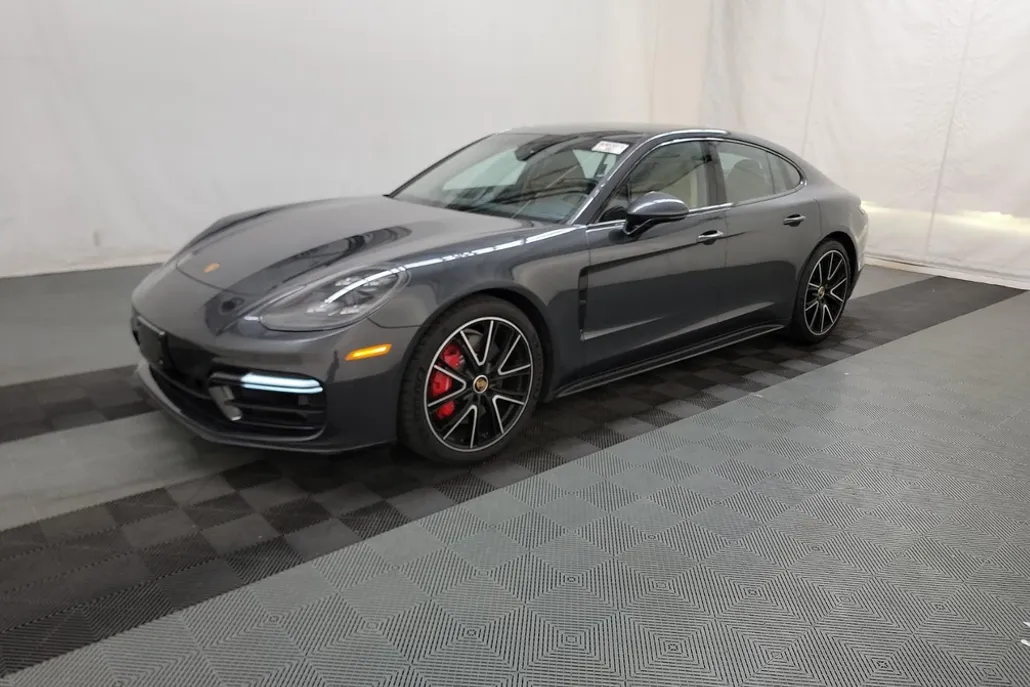 2022 Porsche Panamera GTS photo 1