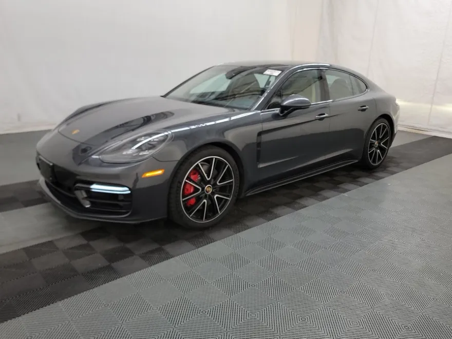 2022 Porsche Panamera GTS photo 1