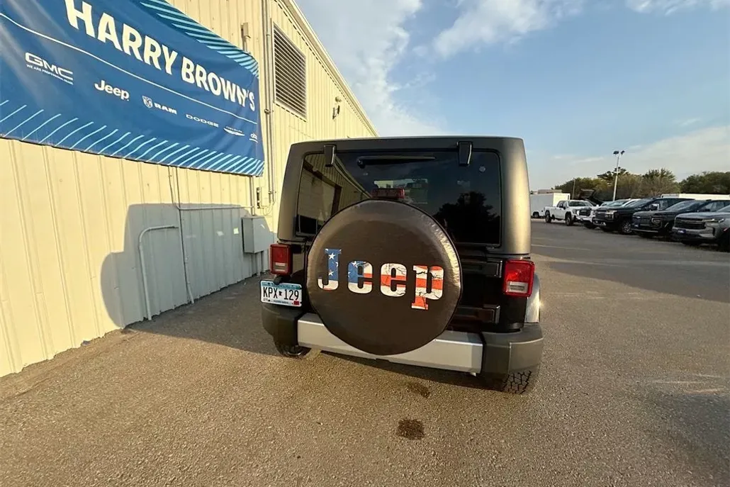 2015 Jeep Wrangler Sahara photo 1