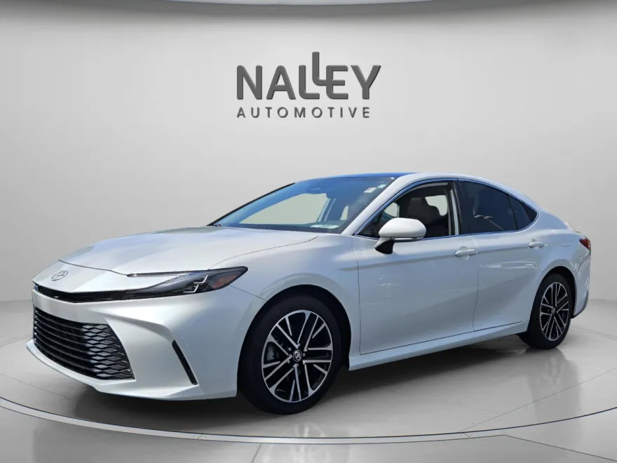 2025 Toyota Camry LE photo 1