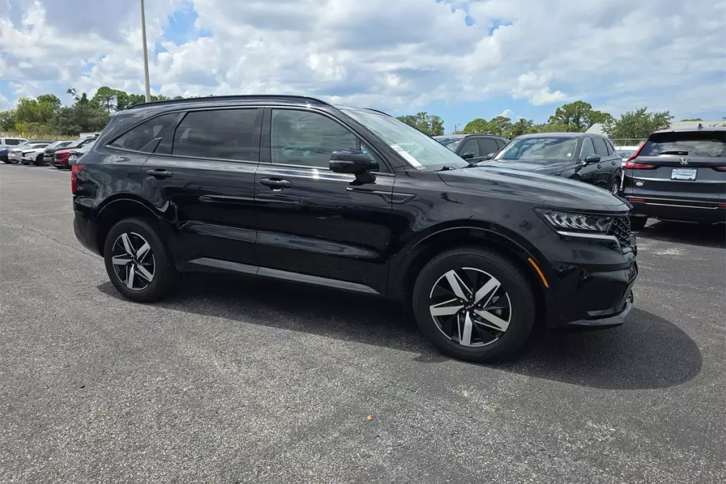 2023 Kia Sorento S photo 1