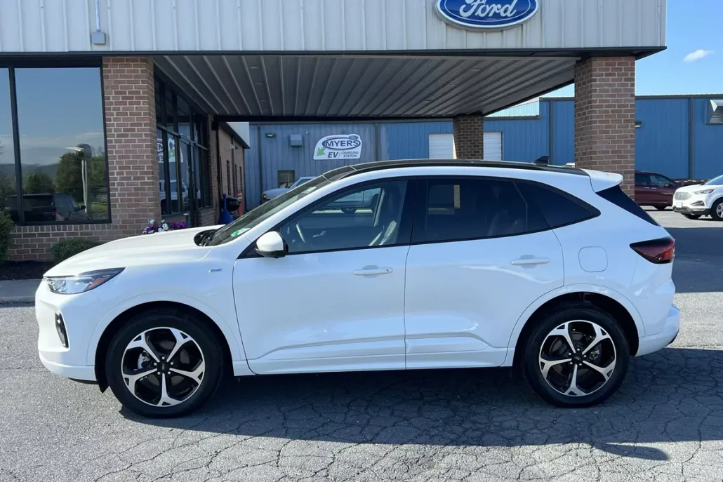 2023 Ford Escape ST-Line Select photo 1