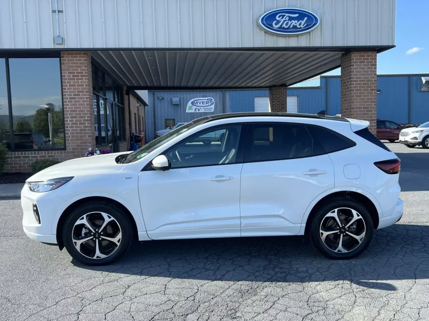 2023 Ford Escape ST-Line Select photo 1