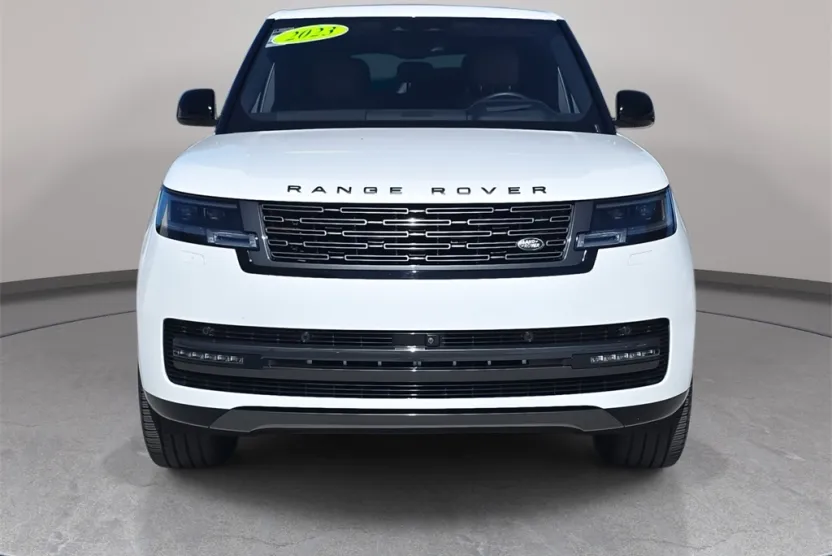 2023 Land Rover Range Rover SE photo 1