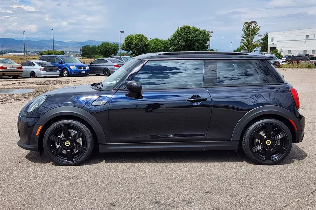 2024 Mini Cooper 2 Door Hardtop SE photo 1