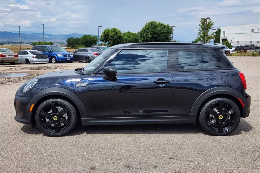 2024 Mini Cooper 2 Door Hardtop SE photo 1