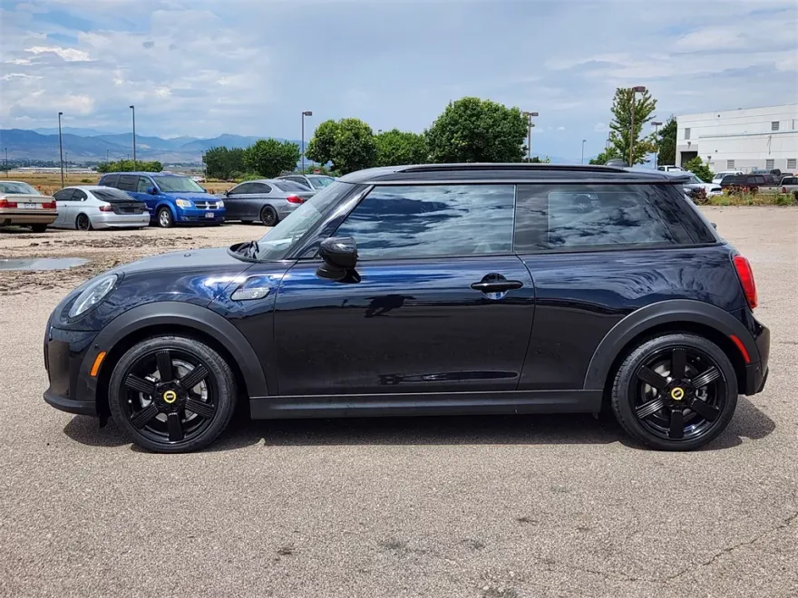 2024 Mini Cooper 2 Door Hardtop SE photo 1