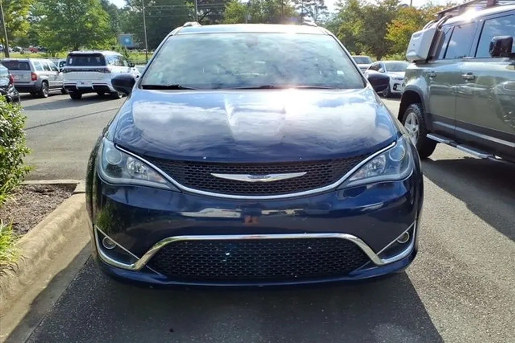 2017 Chrysler Pacifica Touring Plus photo 1