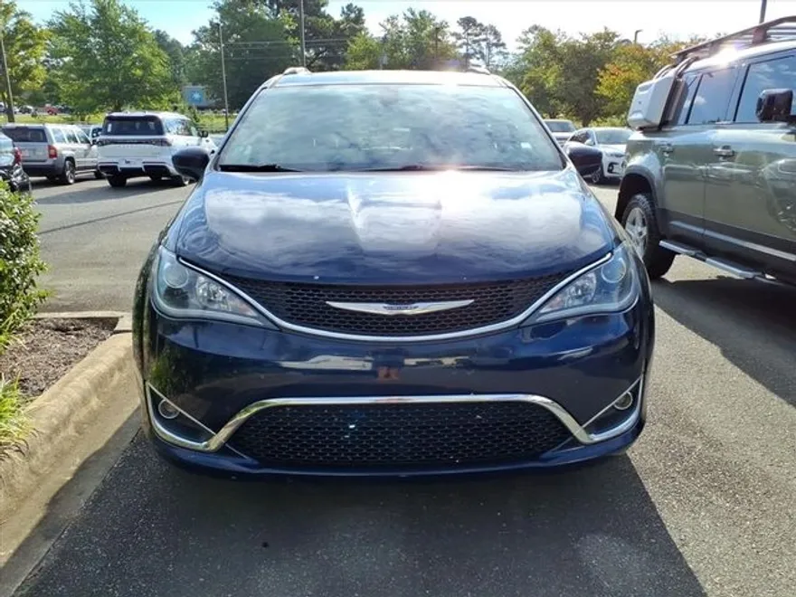 2017 Chrysler Pacifica Touring Plus photo 1