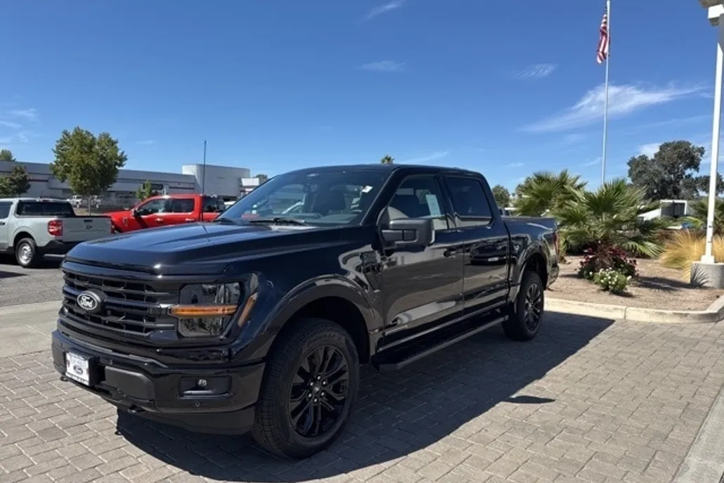 2025 Ford F-150 XLT photo 1