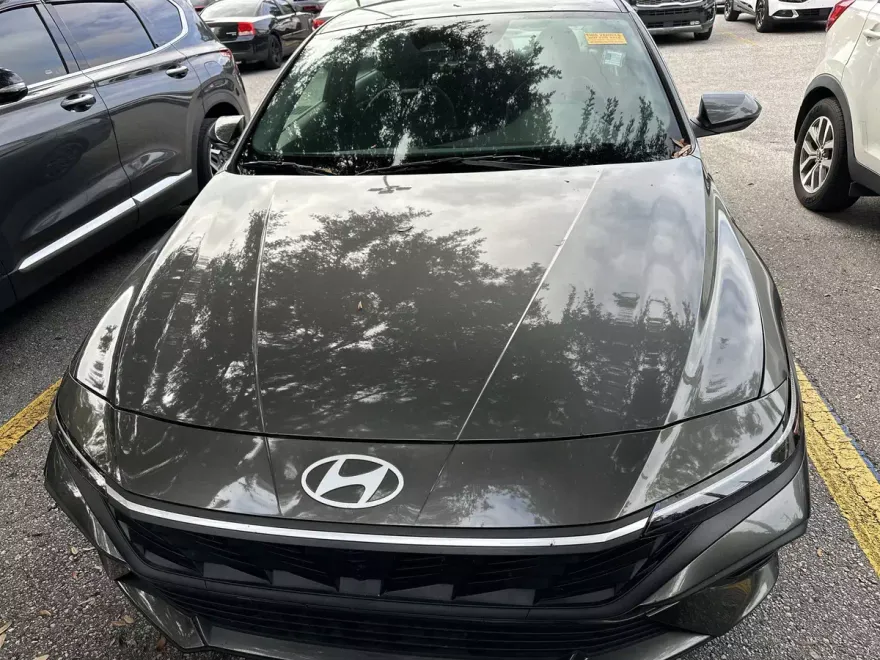 2024 Hyundai Elantra SEL photo 1