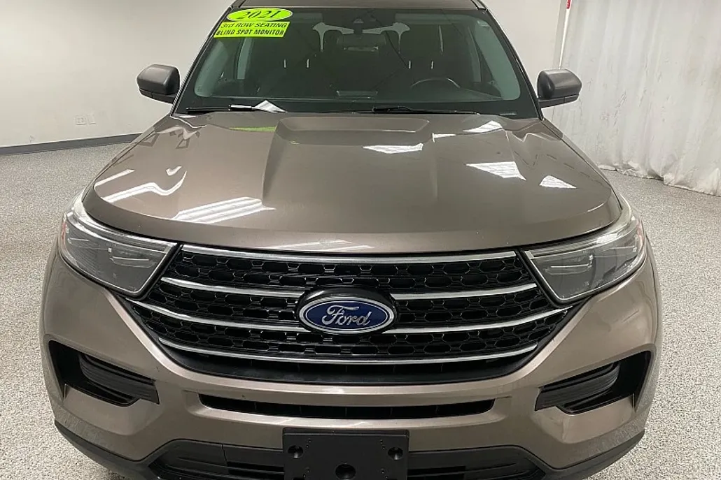 2021 Ford Explorer XLT photo 1