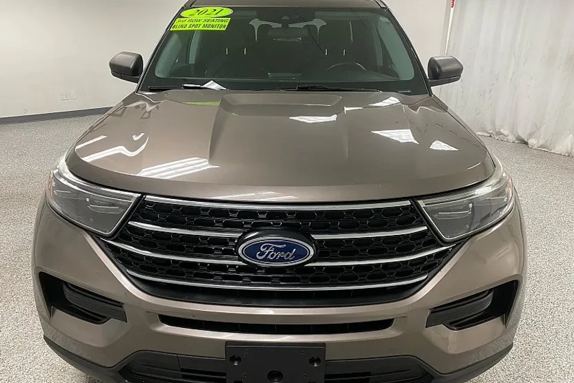 2021 Ford Explorer XLT photo 1