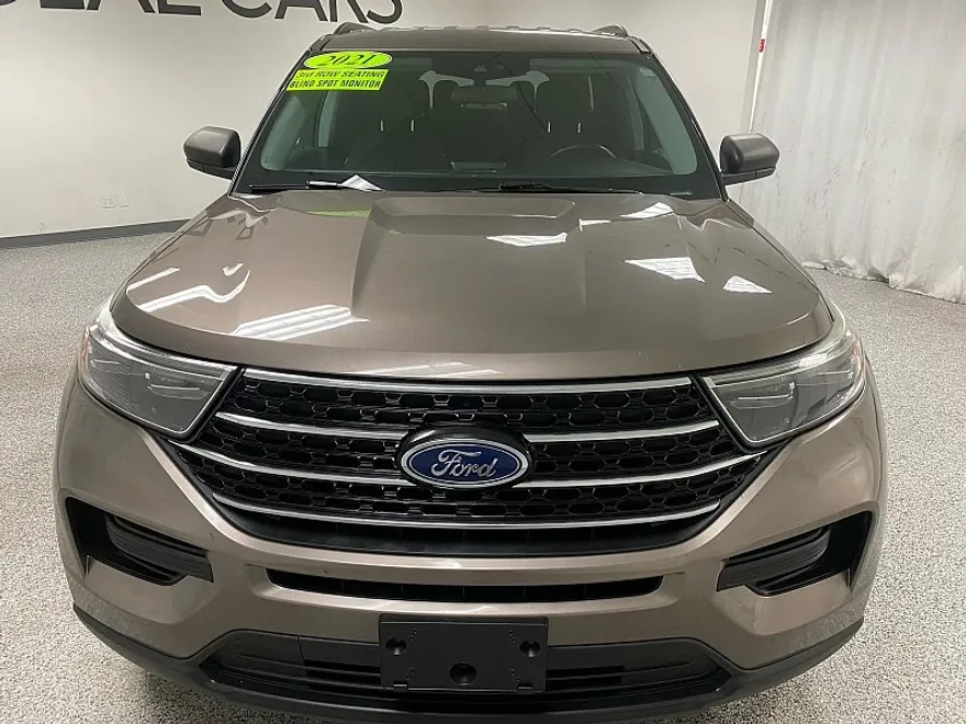 2021 Ford Explorer XLT photo 1