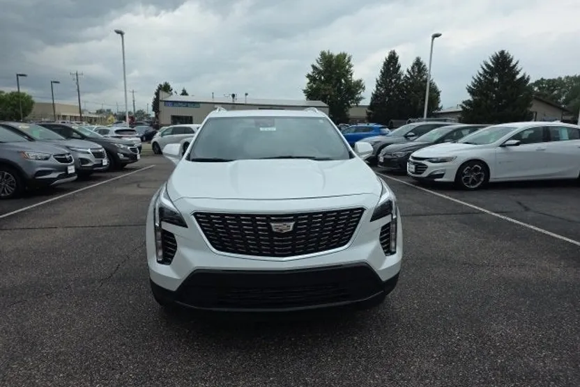 2023 Cadillac XT4 Luxury photo 1