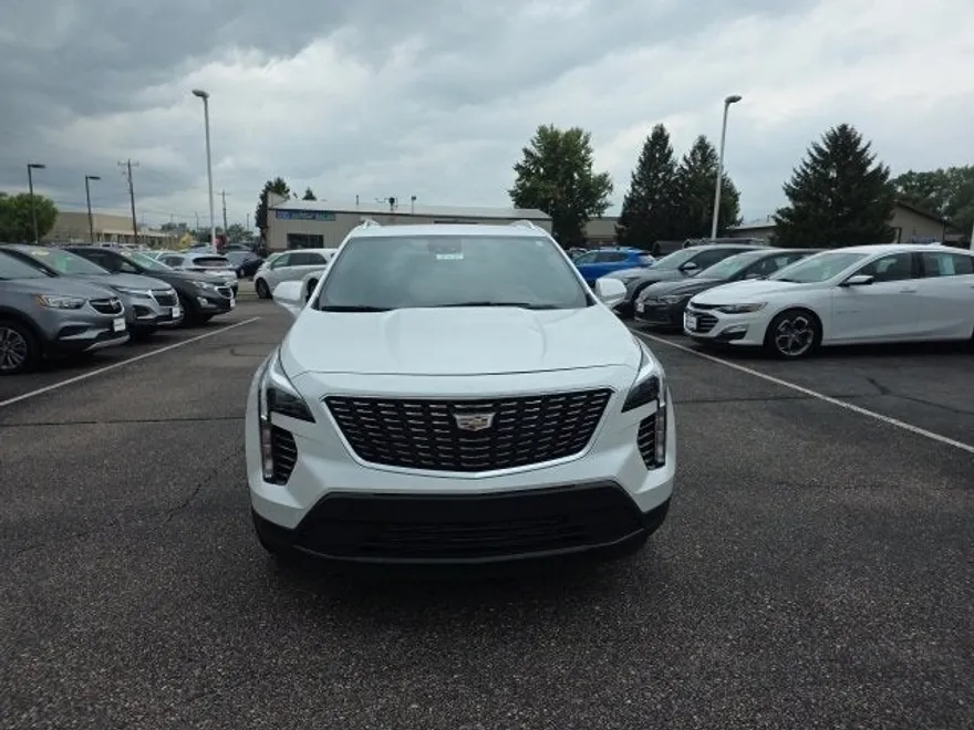 2023 Cadillac XT4 Luxury photo 1