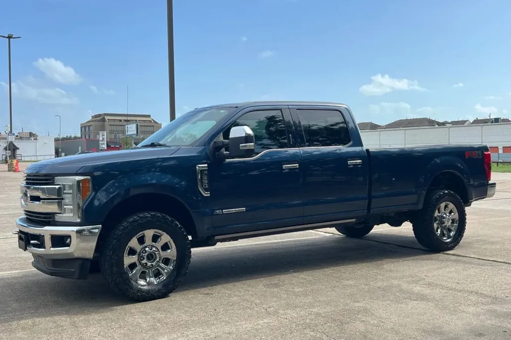 2017 Ford F-350 photo 1