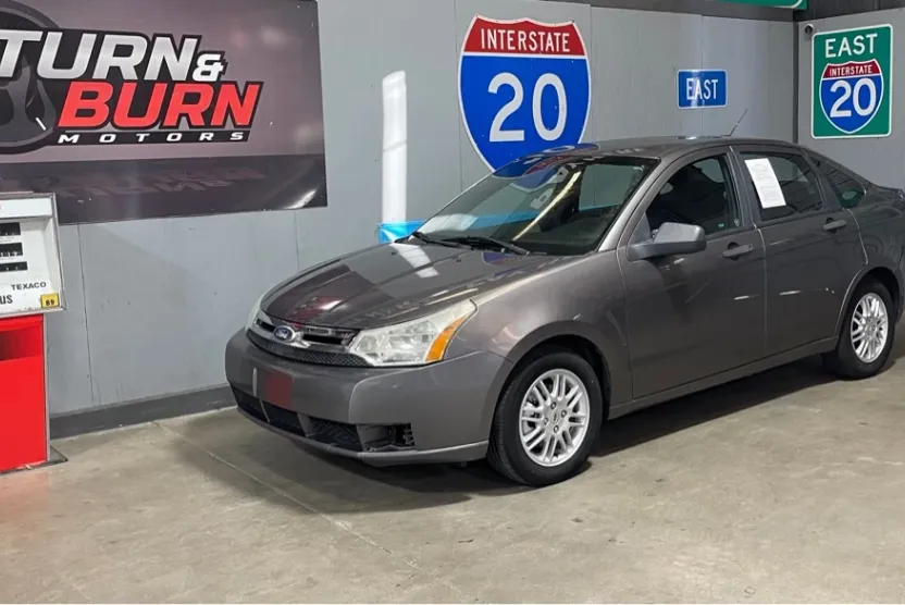 2010 Ford Focus SE photo 1