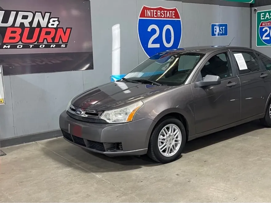 2010 Ford Focus SE photo 1