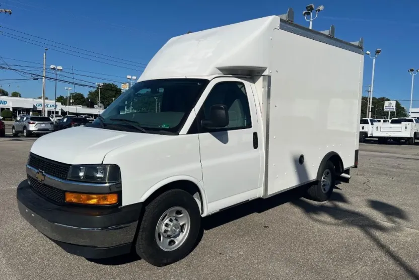 2019 Chevrolet Express 3500 Work Van Cutaway photo 1