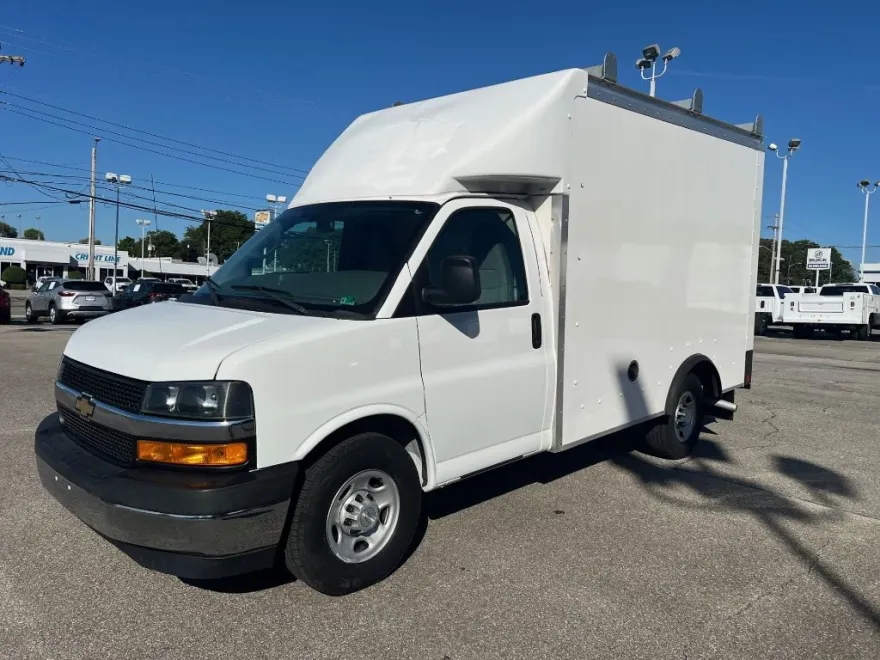 2019 Chevrolet Express 3500 Work Van Cutaway photo 1