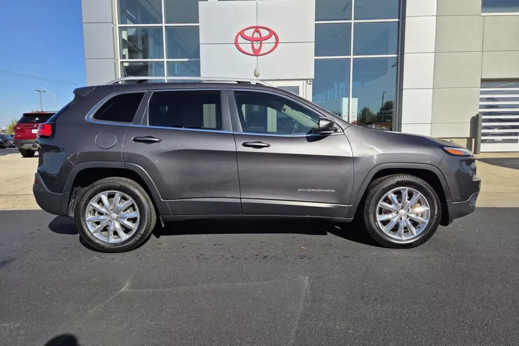 2017 Jeep Cherokee Limited photo 1