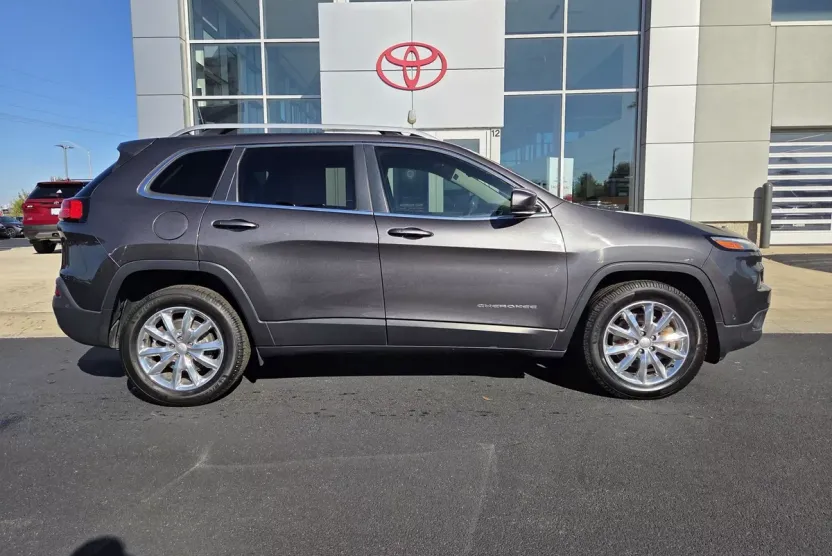 2017 Jeep Cherokee Limited photo 1