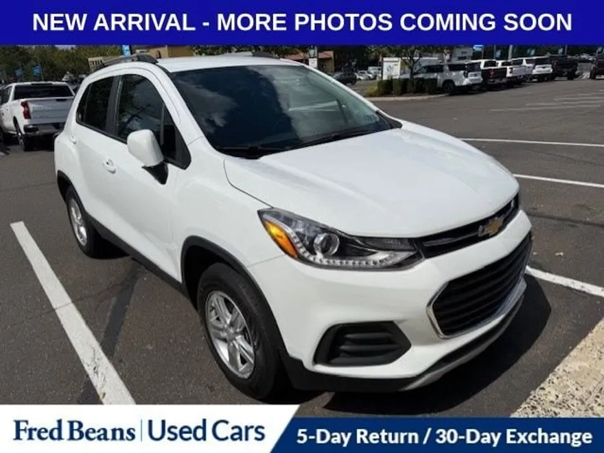 2022 Chevrolet Trax LT photo 1